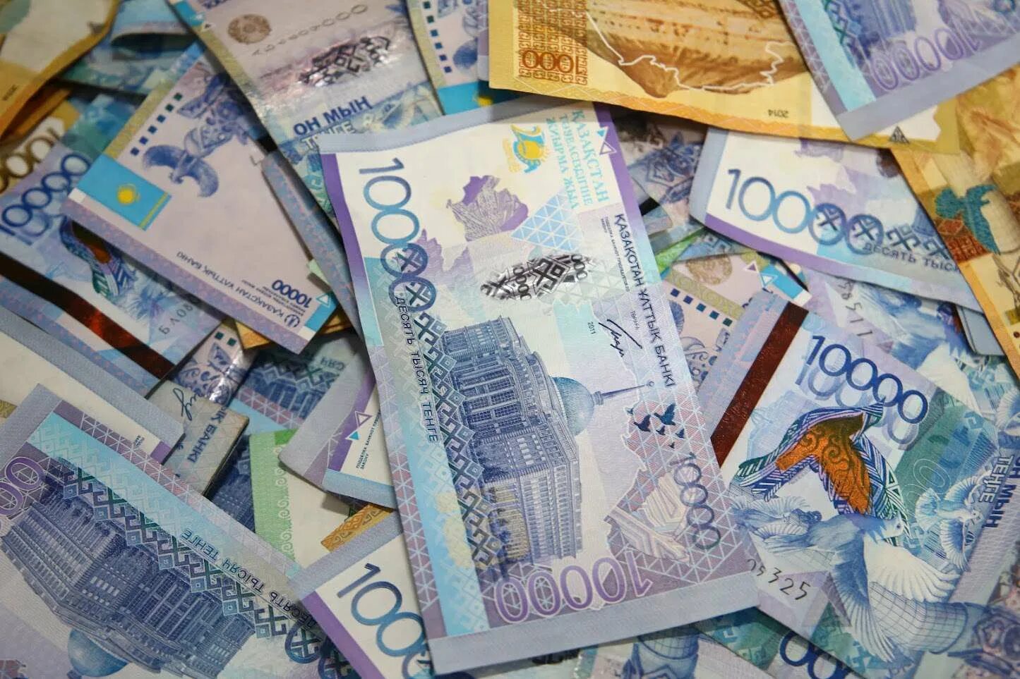 5 миллиардов тенге. 6000000 тенге в сомах. 3000000 тенге в сумах. 1000000 тенге в сумах. 6000000 тенге в рублях.
