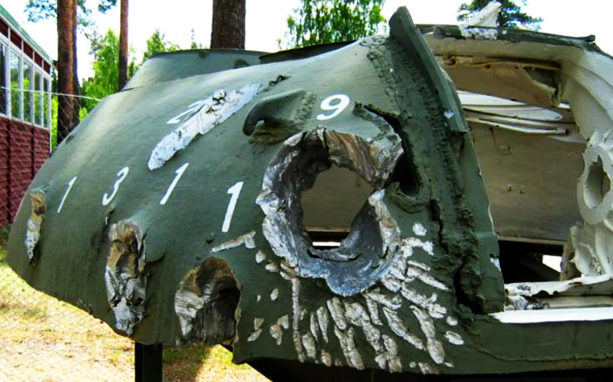 Броня т72. Пробитие брони танков. Пробитая броня танка тигр. Броня от танка т34. Пробитие брони танков.