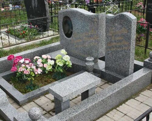 Индийский гранит памятники. Комбинированные памятники. Серый гранит памятники. Мансуровский гранит памятники. Серый гранит памятники.