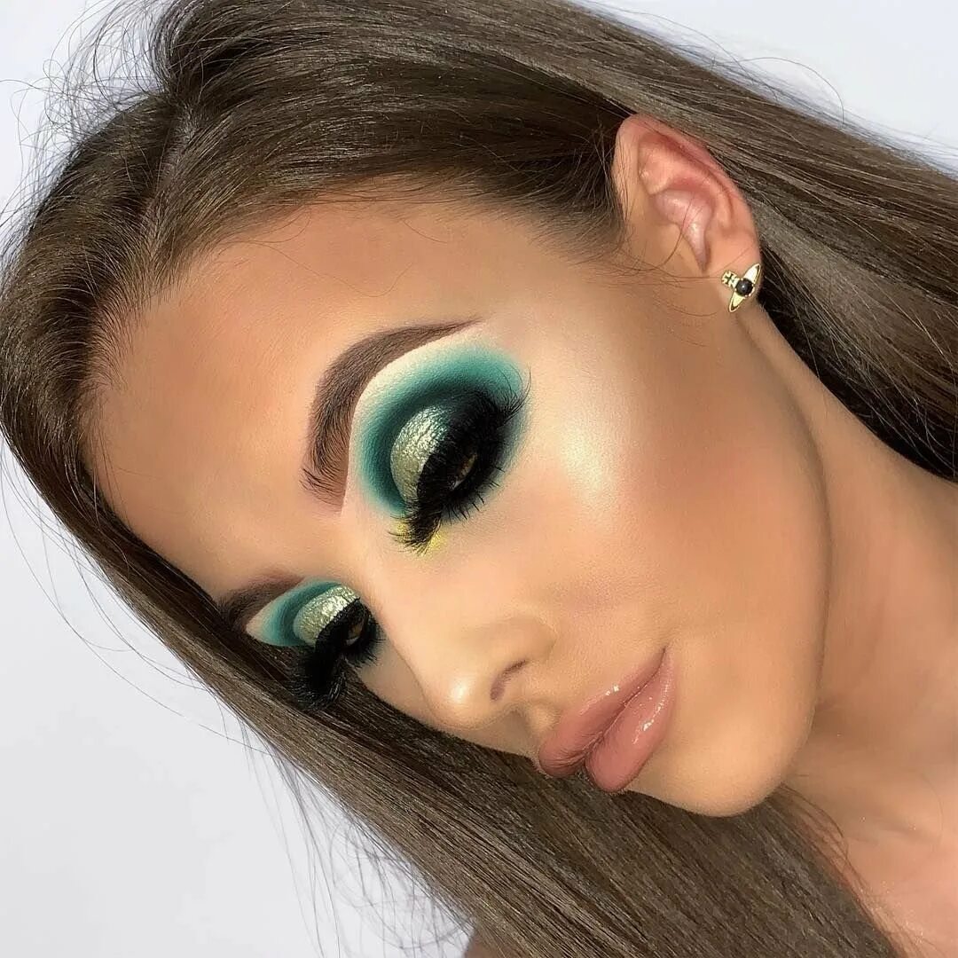 Макияж к изумрудному платью. Макияж к изумрудному платью для брюнетки. Скарлетт йоханссон андеркат. Макияж к изумрудному платью. Леа сейду.