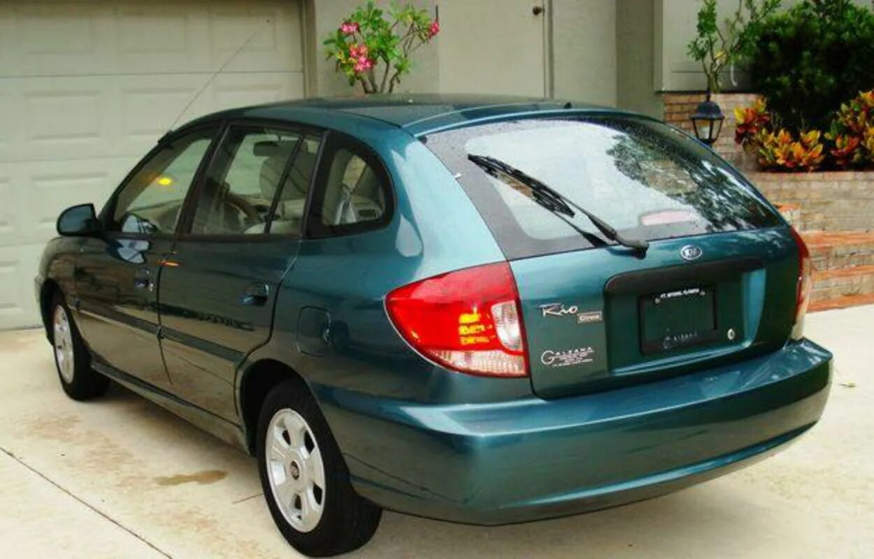 Киа Рио 1 поколение универсал. Kia Rio 2003 хэтчбек. Kia Rio 2004 хэтчбек. RBJ HBJ 1 gjrjktybt универсал. Киа рио 2003 универсал