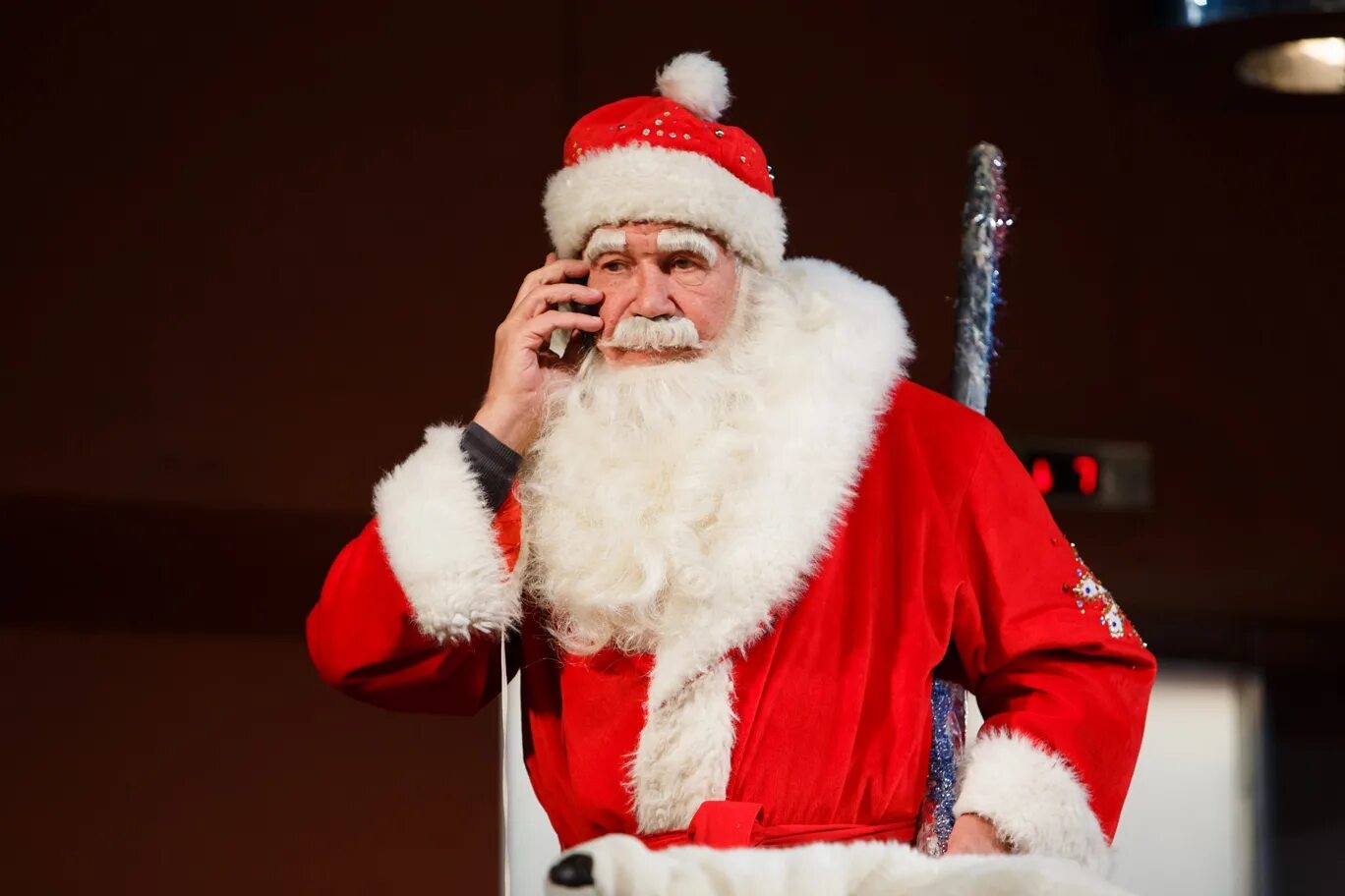 И снова с наступающим спектакль ярмольник фоменко. С наступающим спектакль современник. Снова с наступающим спектакль гармаш. Гармаш с наступающим спектакль. Ярмольник фоменко и снова с наступающим.