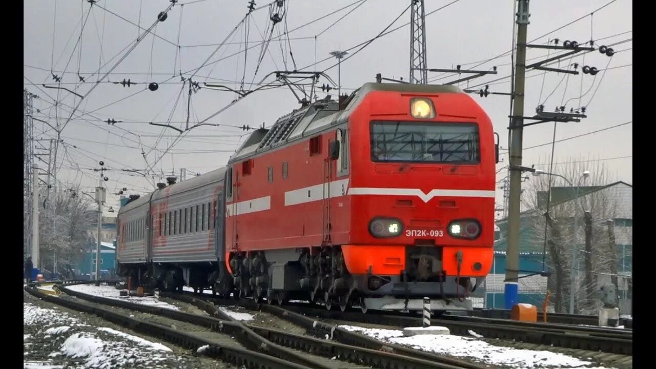 Поезд москва-владивосток вл. Поездом барабинск владивосток. Остановки электрички барабинск новосибирск. Чс2 свердловская железная дорога. Локомотив железнодорожный.