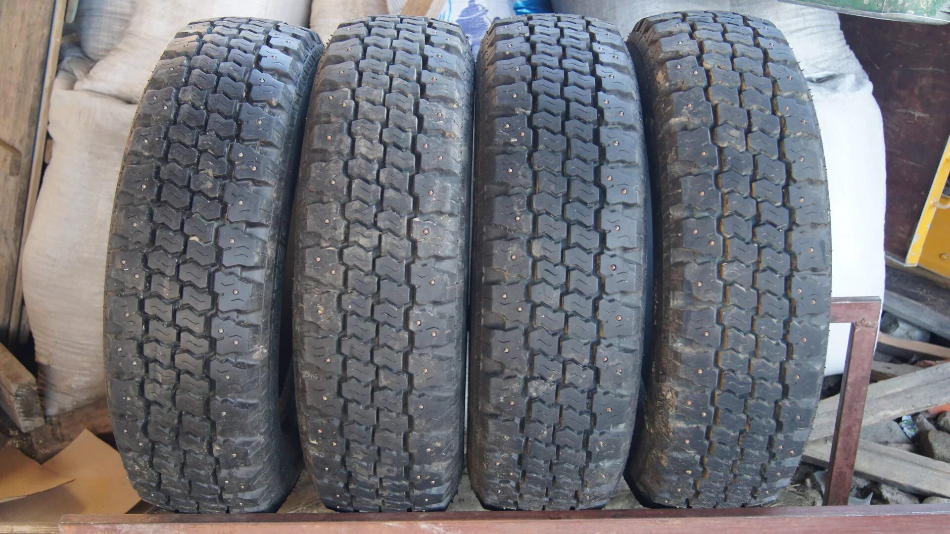 13 про б у. Бриджстоун РД 713. Bridgestone rd713. Bridgestone Rd 713 на 15. Rd 713 шипованная.