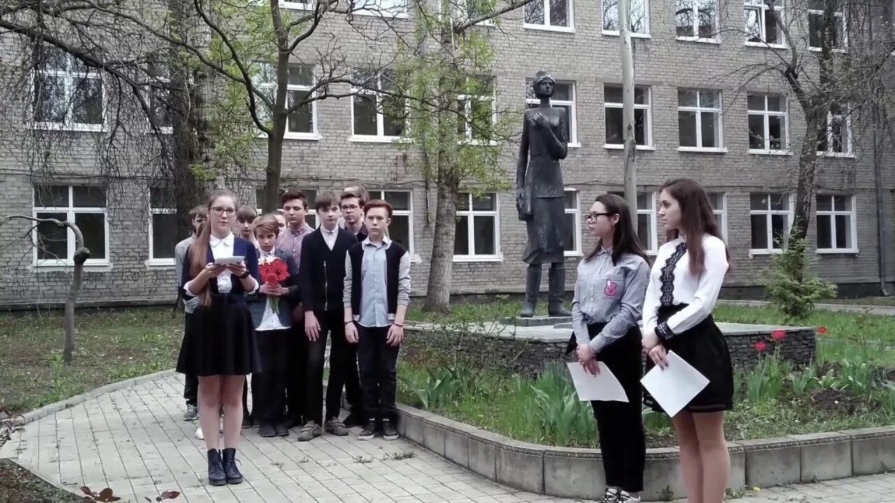 Студенчество ссср. Курганские полицейские вернулся из командировки. Расходы на командировку. Люди с чемоданами в аэропорту. Оплата за командировочные расходы.