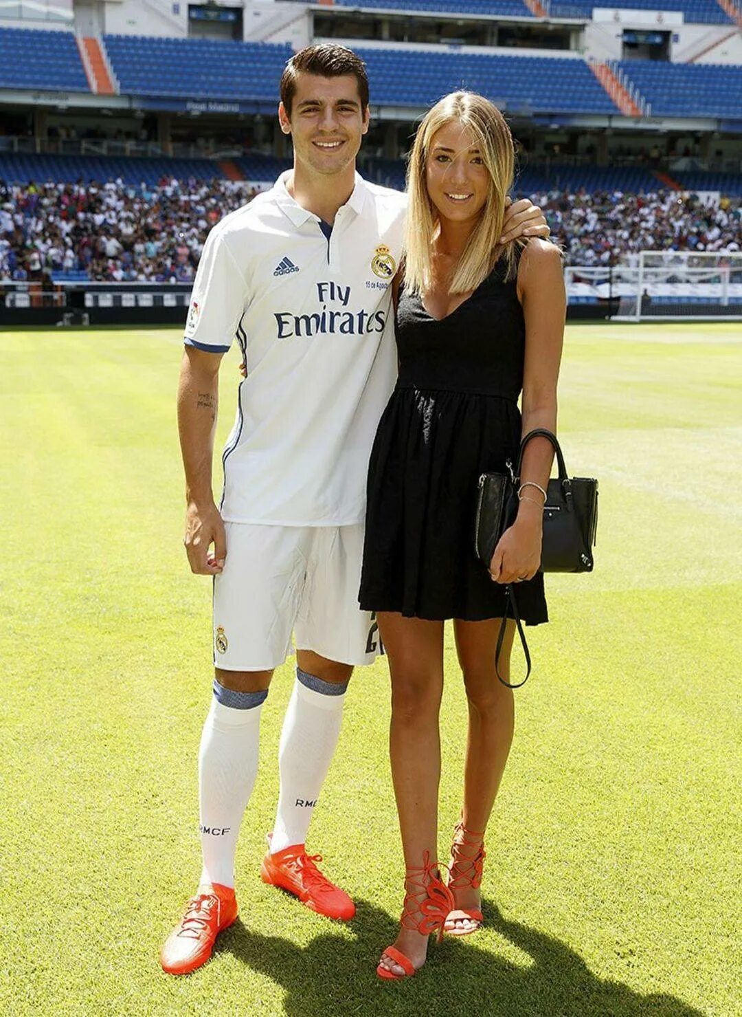 Какими жена футболиста. Альваро Мората с женой. Альваро Мората и его девушка. Мората футболист. Альваро Мората и его жена.
