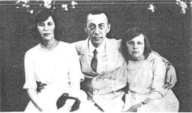 Семья сергея рахманинова. Родители сергея рахманинова. Рахманинов с дочерьми. Наталья александровна сатина рахманинова. Сергей рахманинов с дочкой.
