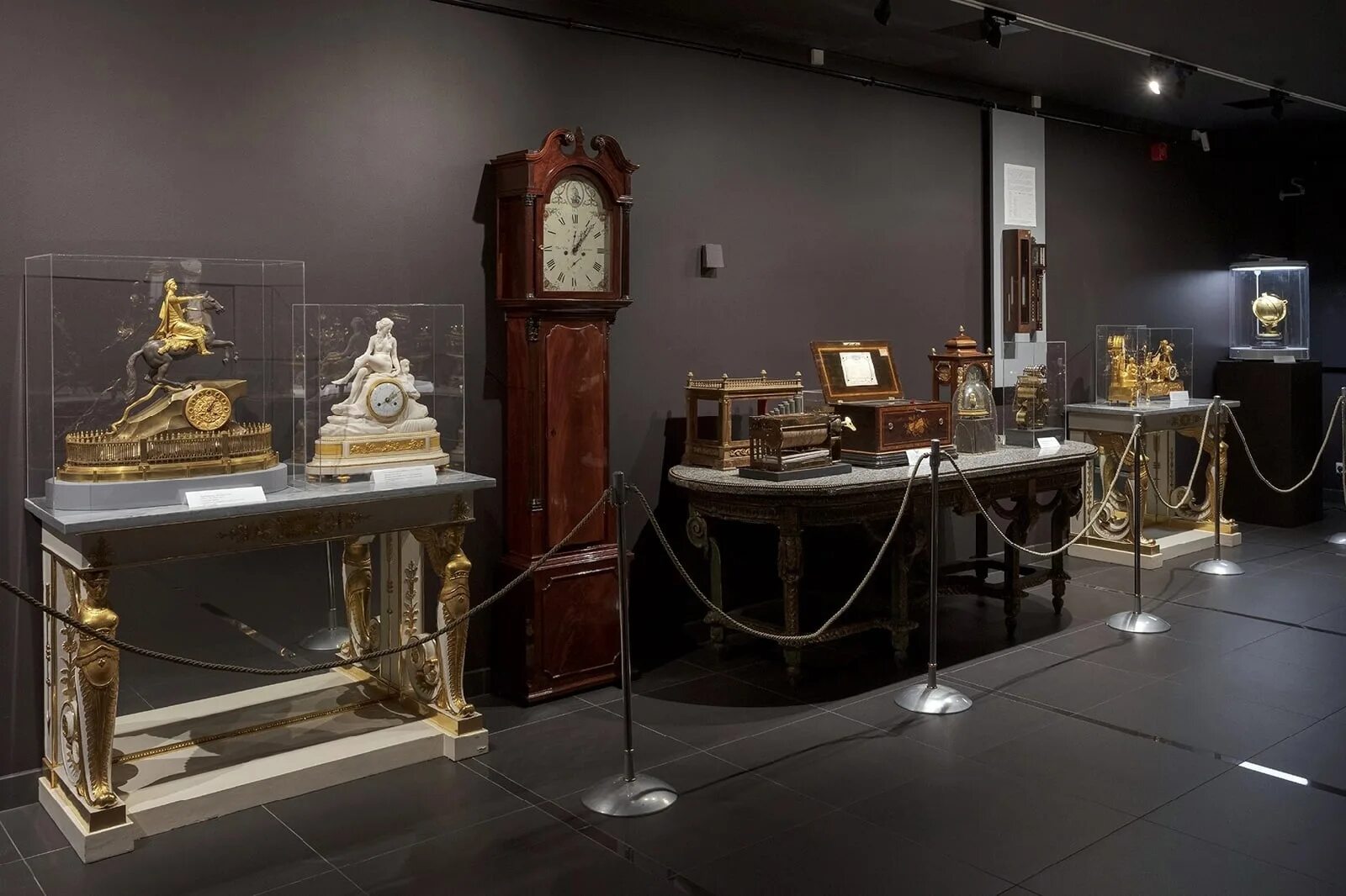 Выставка стекла в эрмитаже. Музей фаберже часы. Выставка часов в санкт петербурге. Выставка часов в санкт петербурге. Эрмитаж 2022.