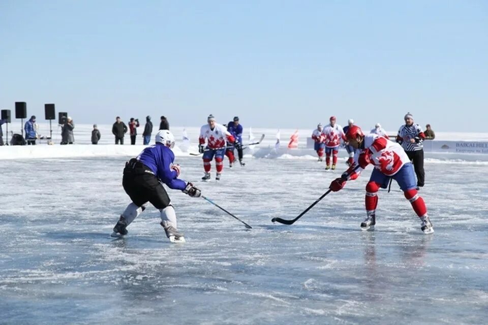 Байкал хоккей. Хоккей на озере Байкал. Озеро Байкал зимой хоккей. Звездный матч на льду Байкала. Хоккеист на Байкале.