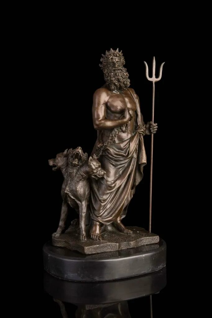 Аид статуя древняя греция. Плутон древняя греция. Аид бог статуя. В честь кого назван плутон. Плутон бог древнего рима.