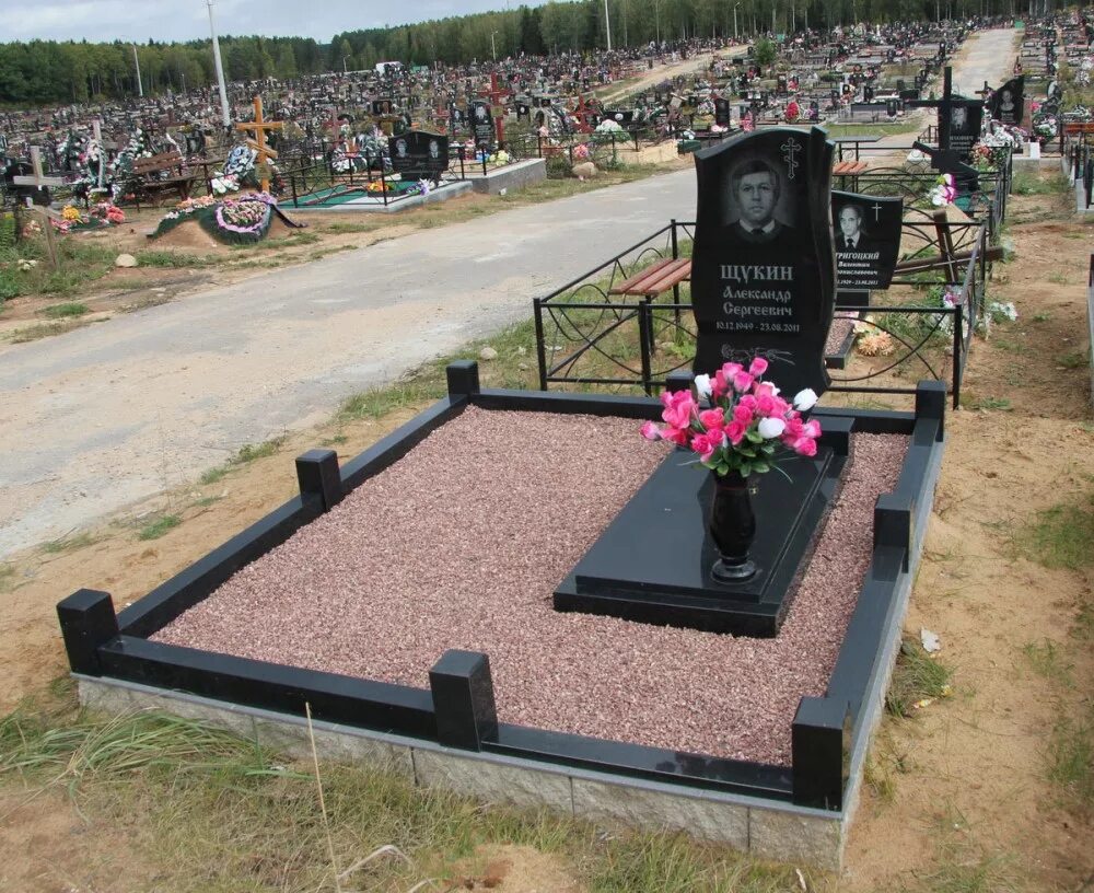 Виды оформления могил. Кладбище благоустр благоустройство могилы. Короленко 68 благоустройство могил. Благоустройство могил на кладбище в Минске. Щебенка на благоустройство могил 3 могилы.