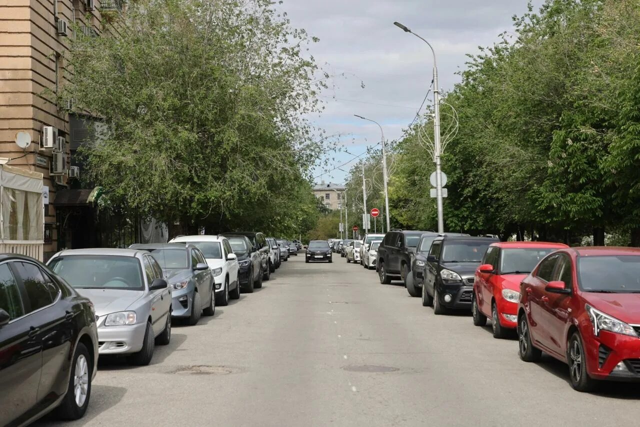 Волгоград улица землячки 15б автомакс. Волгоград штрафстоянка. Машина на парковке. Платная парковка волгоград. Машина на штрафстоянке.