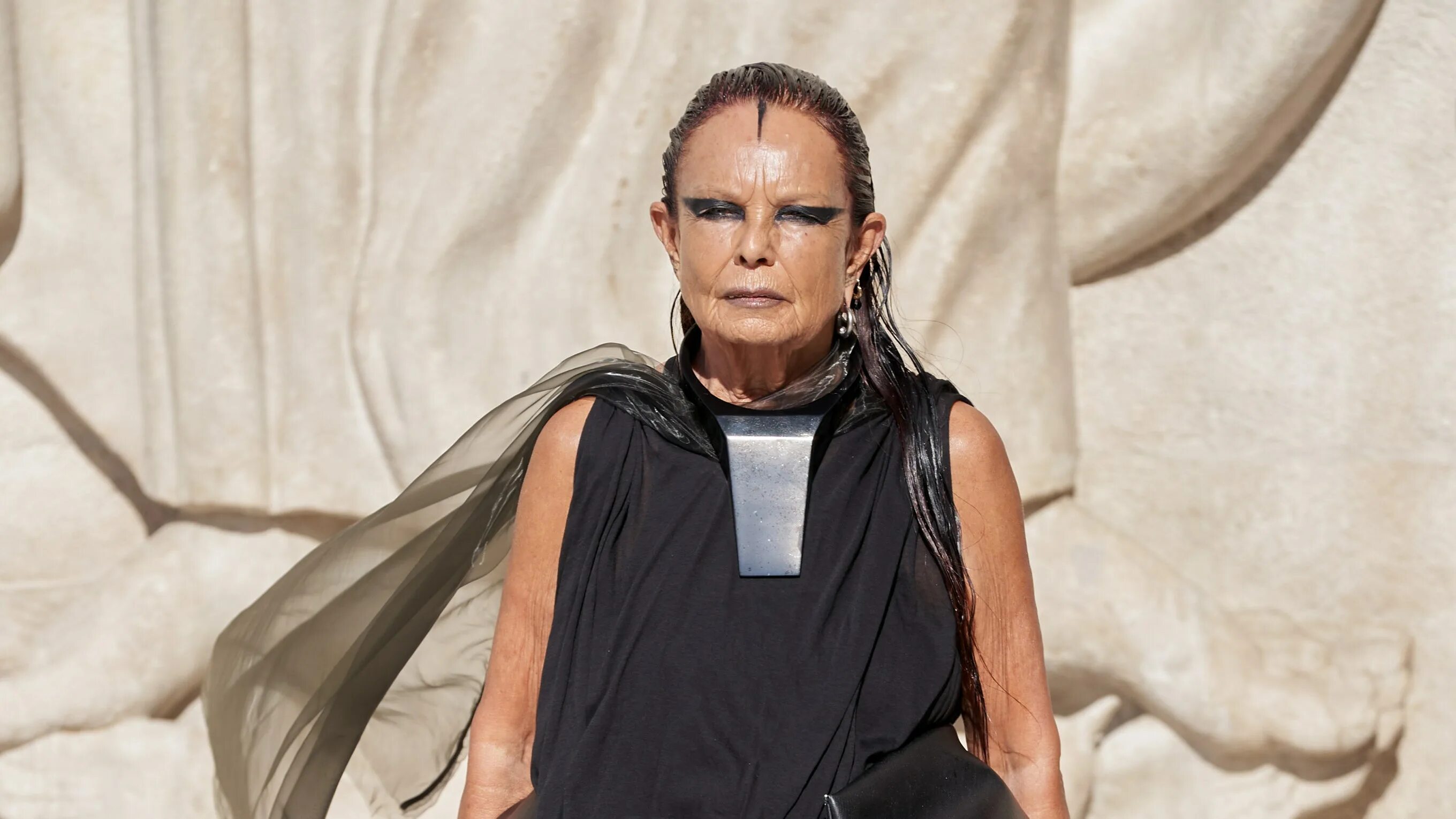 Rick owens 2024 fashion show. Rick owens 2023 spring. Рик оуэнс показ 2024. Рик оуэнс показ 2024. Куртка rick owens 2022.
