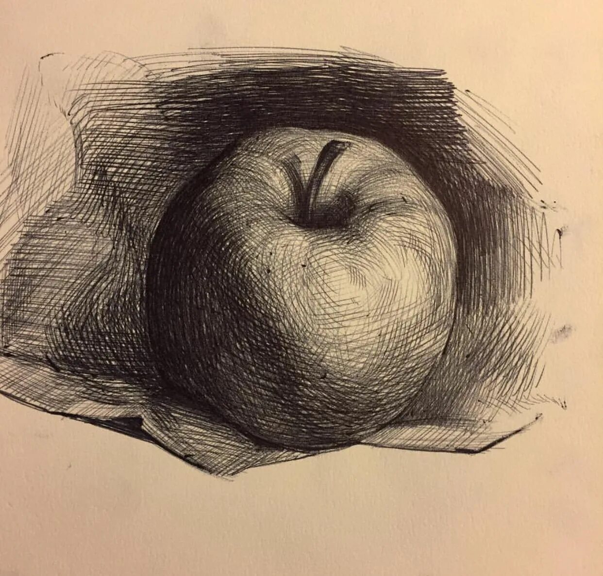 Яблоко штрих. Яблоко натюрморт карандашом. Штриховка карандашом. Яблоко рисунок карандашом. Яблоко натюрморт карандашом.
