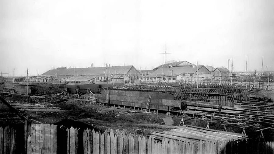 Герб сормово из нижнего новгорода гравюры. Судостроительный завод сормово 1900 года. Школа баррикад нижний новгород. Сормово 19. Сормово 19 век.