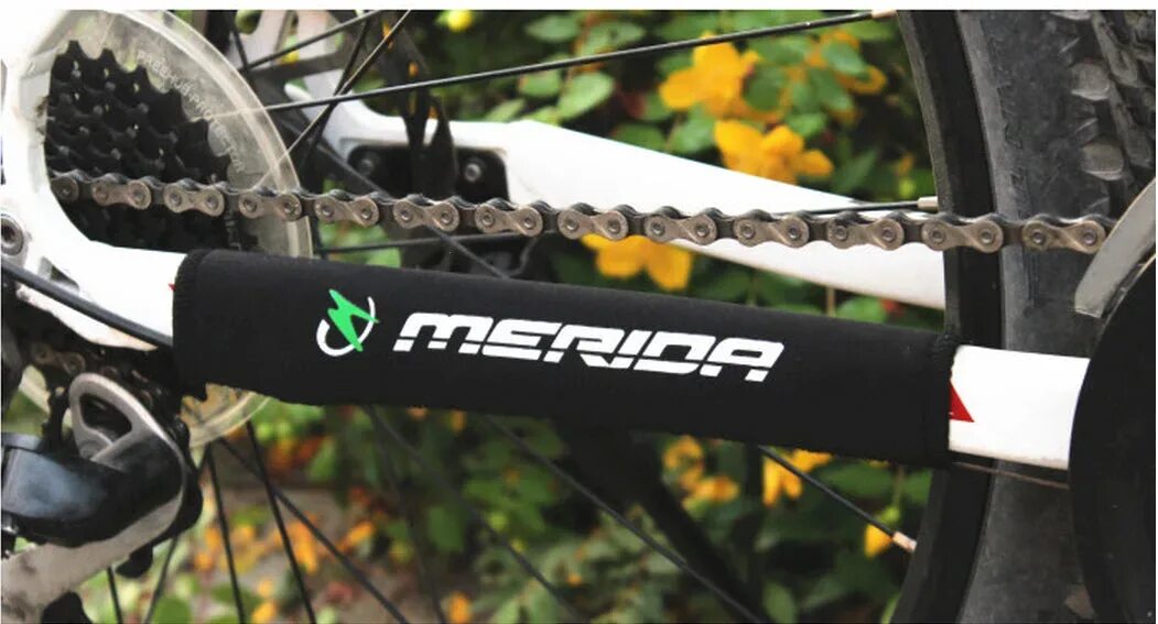 Купить защиту цепи. Защита пера рамы Merida. Merida 650 цепь. Защита цепи велосипеда Merida. Защита пера Shimano.