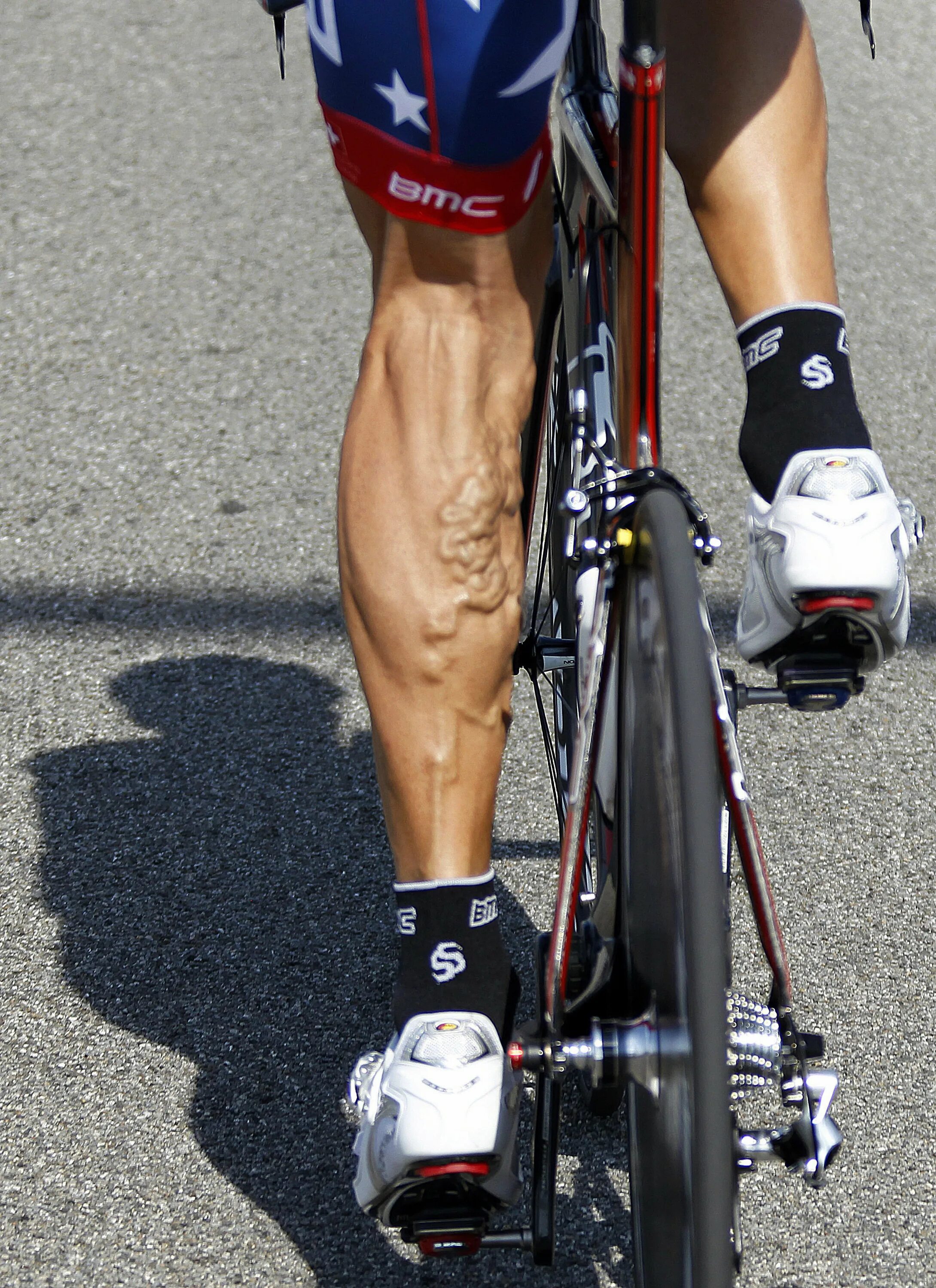 Тур де Франс ноги гонщика. Ноги велосипедистов тур де Франс.
