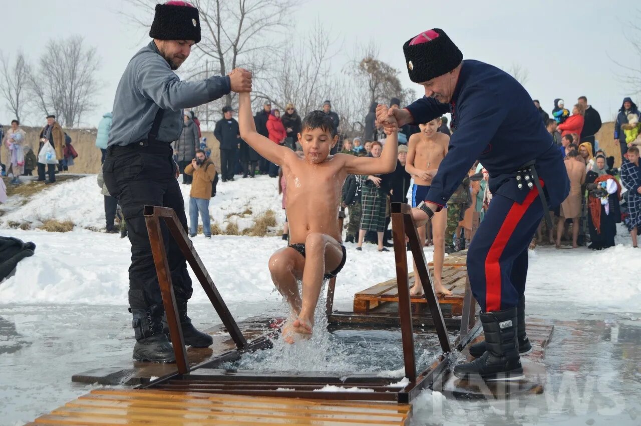 Погода в хуторе красная батарея. Лыткарино карьер утонул ребенок. Крещение прорубь. Новая погощь суземского района брянской области. Село новая погощь суземского района.