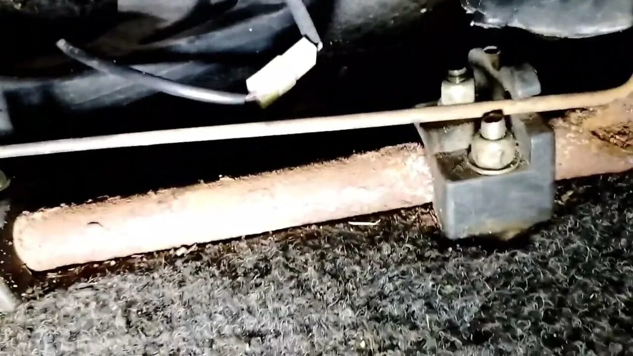 Крепление передних сидений ваз 2114. Механизм багажника киа рио 3 седан. Торсионы приора. Крепление переднего сидения ваз 2170. Торсионы сидений.