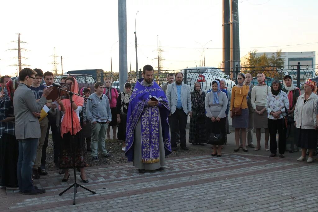 храм крестовоздвижения в митино священники. храм крестовоздвижения в митино священники. воздвижение креста господня в митино. храм в митино. храм крестовоздвижения в митино расписание служб.