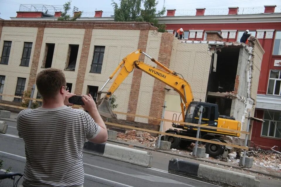 Снос зданий хруничева. Макаровский снос завода. Видео сноса. Снесенные пятиэтажки в москве. Видео сноса.
