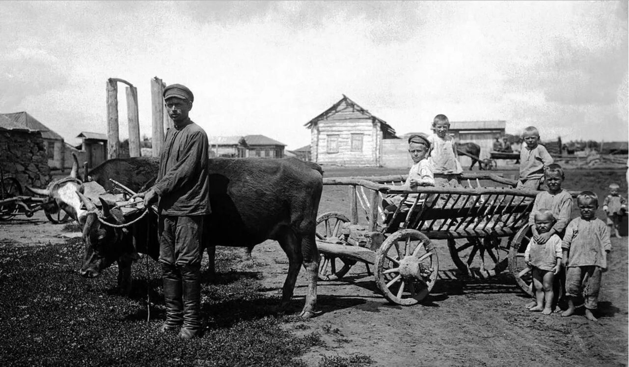 Деревня 1920 годов. Раскулачивание в 30 годы раскулачивание крестьян. Раскулачивание в 1920 1930 годы. Колхоз в СССР В 30-Е годы. Колхоз 1930 коллективизация.