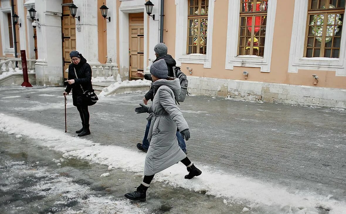 Потепление в москве. Ветер в москве. Живые синоптики. Последние новости синоптиков. Зима дождь выходные.
