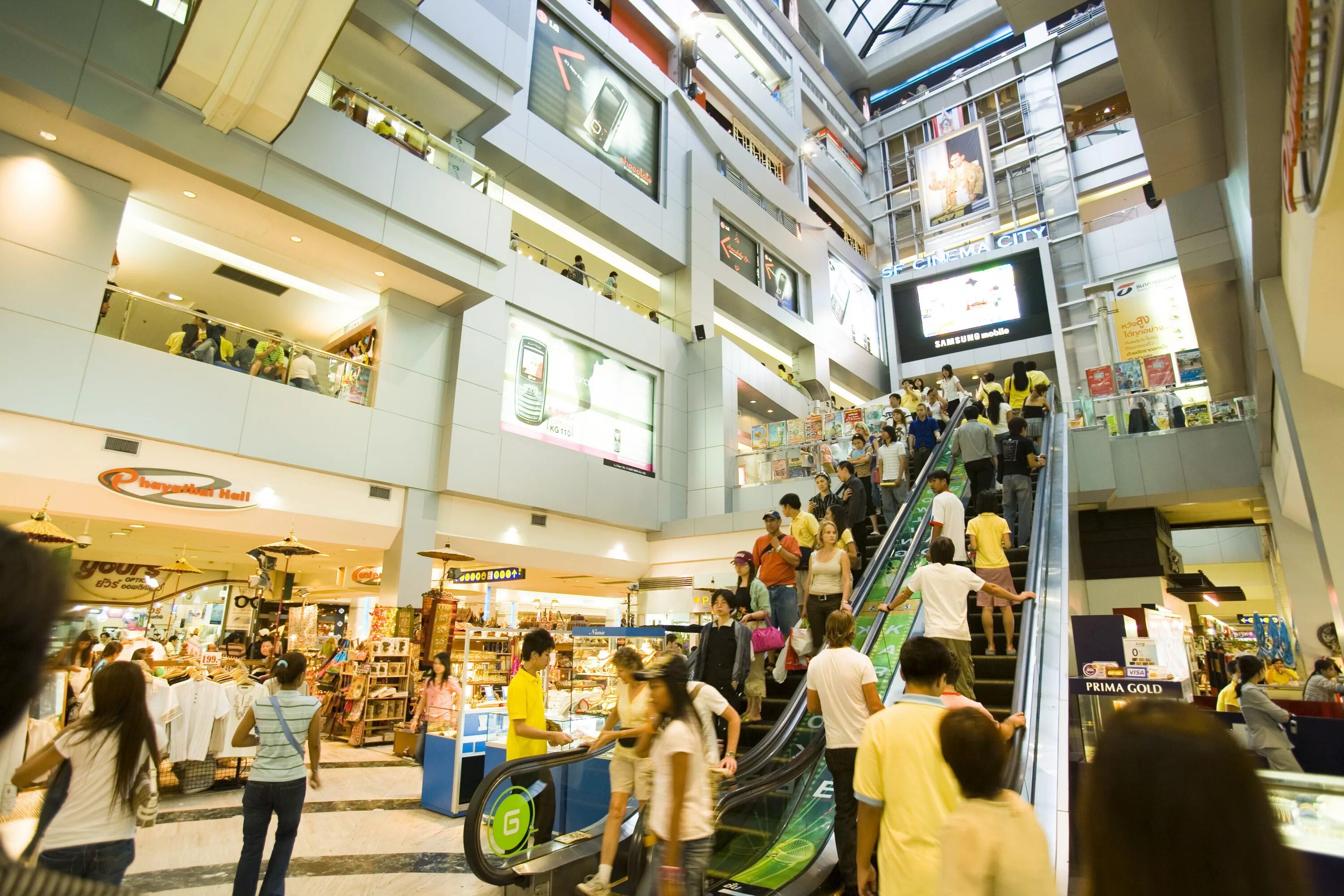 Работа в бангкоке. Торговый центр Central World Бангкок. ТЦ В Бангкоке Siam Mall. MBK Center Бангкок. Торговый центр МБК Бангкок.