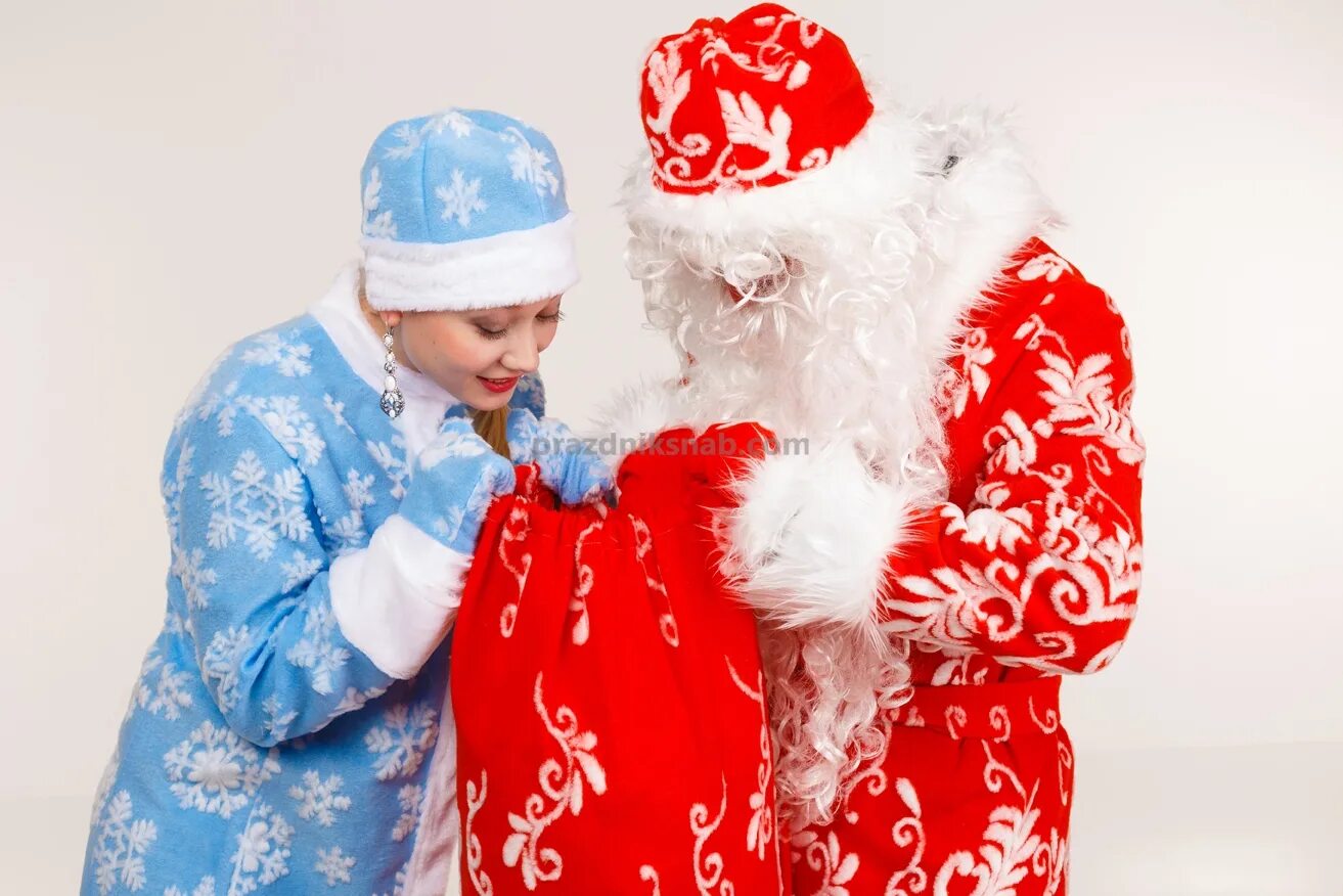 дед мороз и снегурочка в лесу. дед мороз и снегурочка. дед мороз и снегурочка. дед мороз и снегурочка фото. новый год дед мороз.