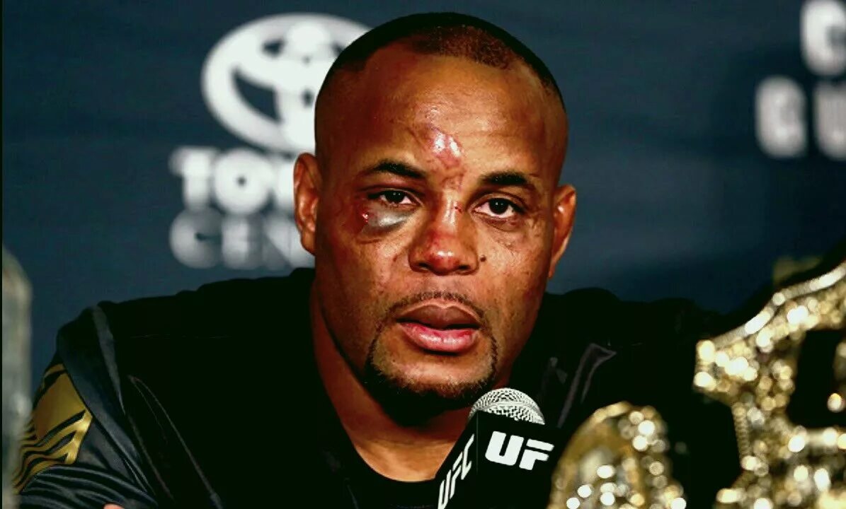 Кормье биография. Даниэль Кормье. Даниэль Кормье фото. DC UFC. @DC_MMA Daniel cormier.