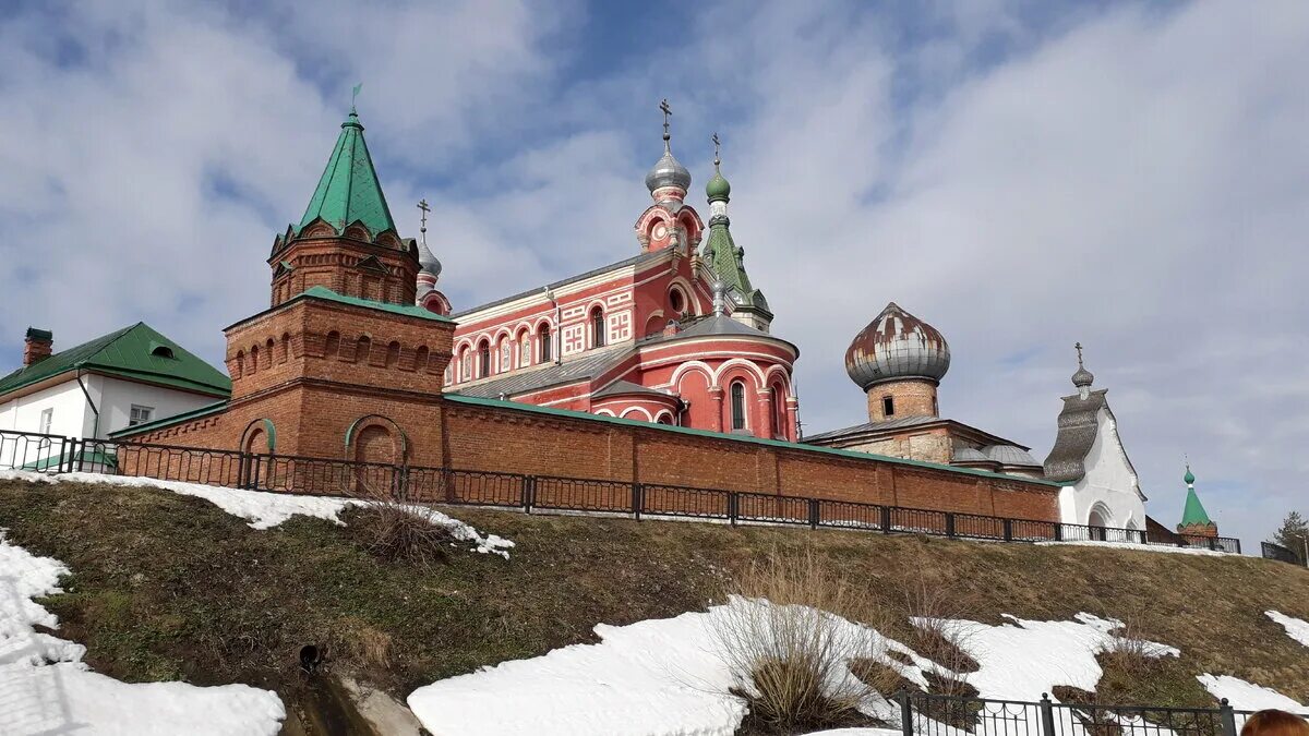 Погода в старой ладоге на неделю. Старая Ладога купель Параскевы пятницы. Старая Ладога источник. Старая Ладога Малышева гора панорама. Алексеевская Церковь Старая Ладога.