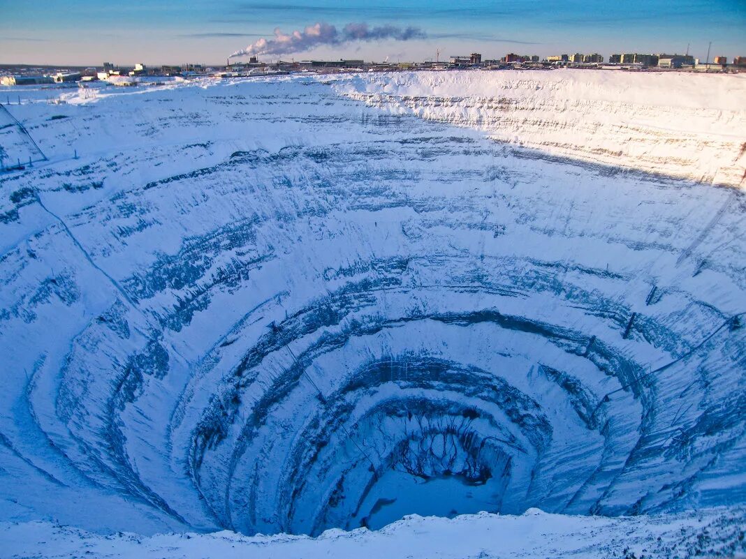 рудник де бирс. алмазный карьер сафари страна. город мирный воронка. мирный якутия кимберлитовая трубка. кимберлитовая трубка «большая дыра» кимберли.