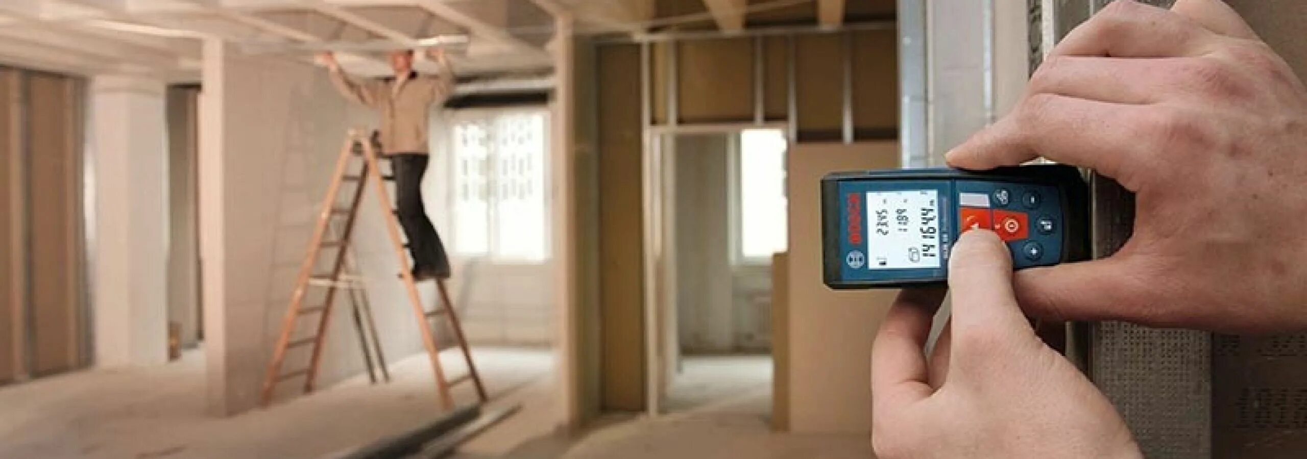 Шаблон для замера помещения. Leica s910. Померить помещение. Строитель с рулеткой. Лазерный дальномер leica disto d210.