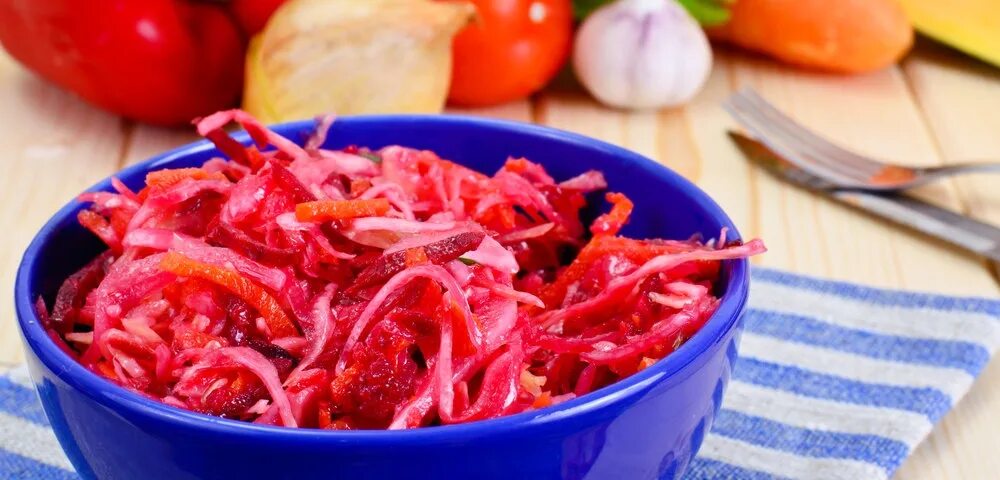 Соленый капуста с перцем. Квашеная капуста со свеклой. капуста со свеклой быстрого приготовления. квашеная капуста с свеклой и морковью. капуста квашеная со свеклой перцем.