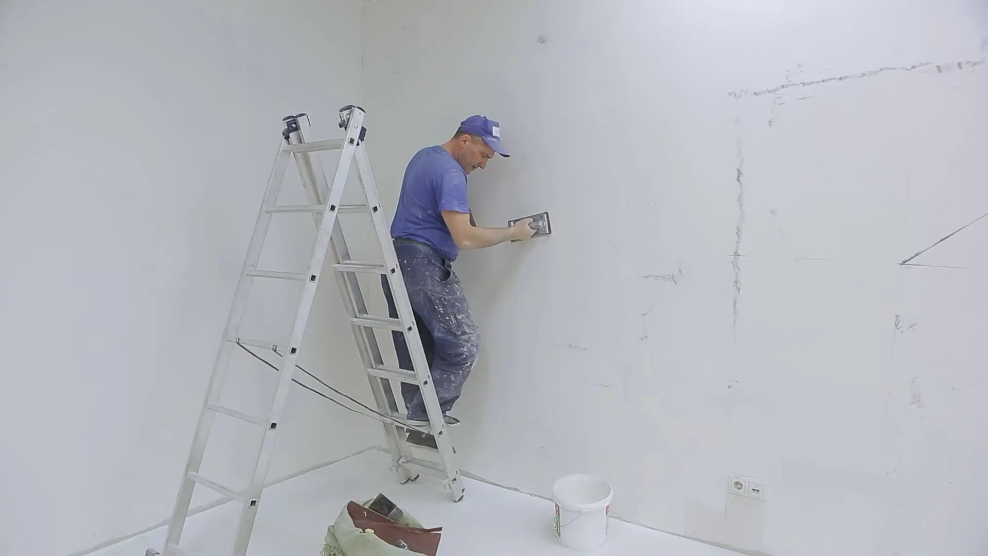 выравнивание кривых стен. стоит ли выравнивать. штукатурка заваленной стены. выравнивание стен. стоит ли выравнивать.