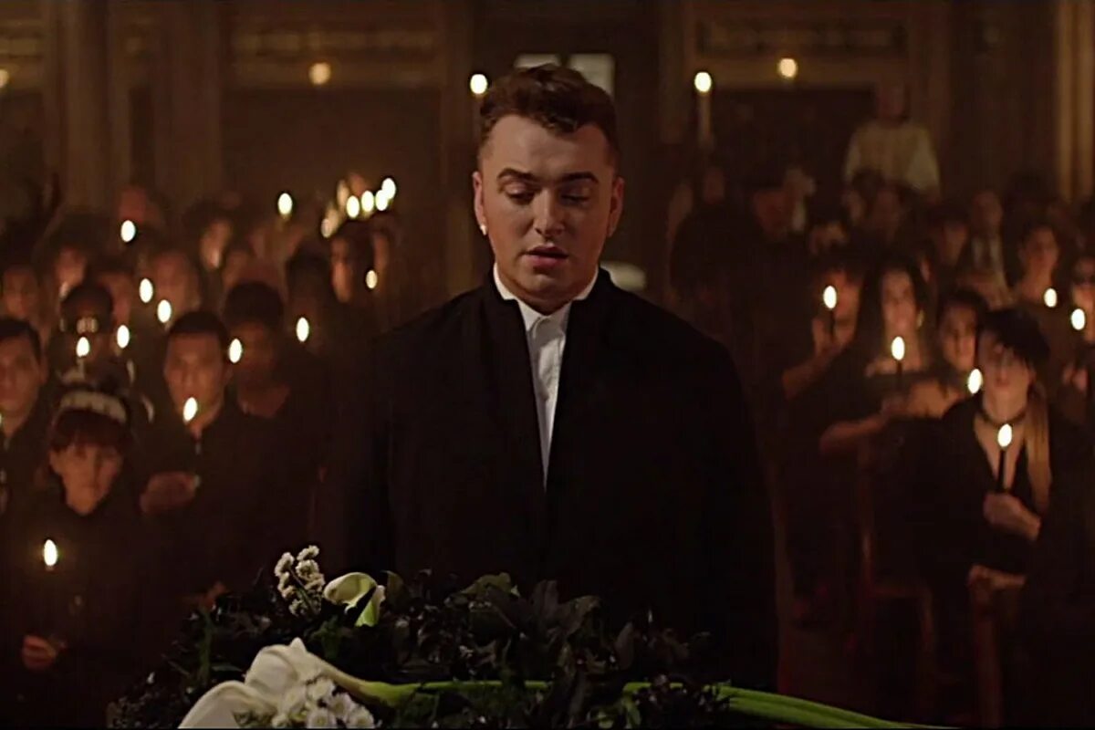 Sam down. Сэм Смит концерт 2023. Сэм Смит клип 2023. Sam Smith Unholy клип. Сэм Смит обложка альбома.