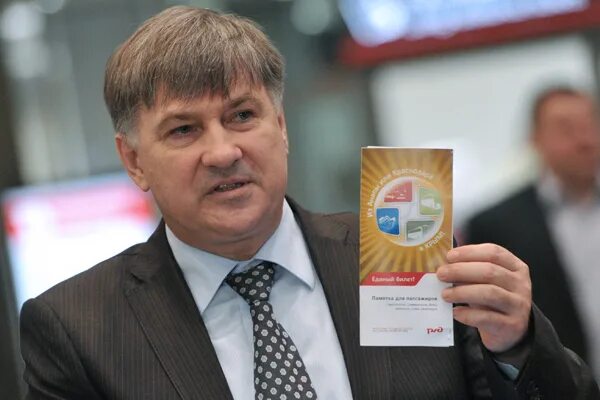 Рогозин объяснил, почему Россия не участвует в гонке к Луне