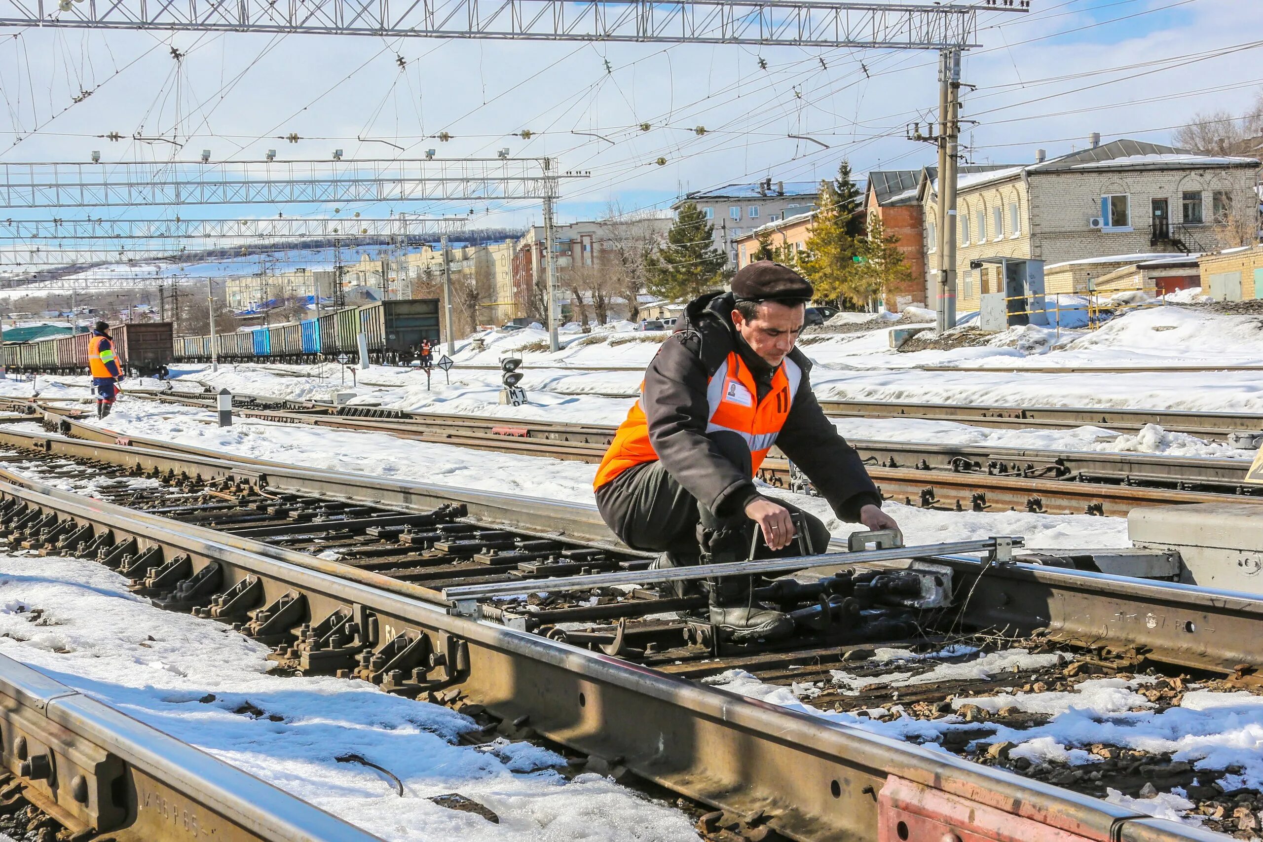осмотр жд путей. дистанция ржд. профессия путеец жд. дистанция инженерных сооружений пч иссо новосибирск. анжерская дистанция пути пч-28.