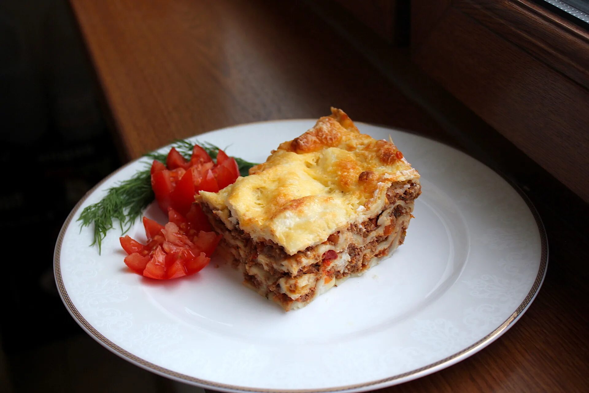 Лазанья болоньезе бешамель. Лазанья (Lasagne). Мясная лазанья с соусом бешамель. Мусака болоньезе.