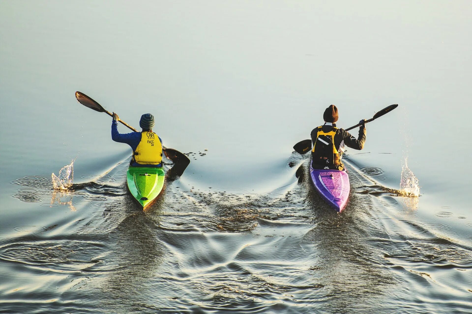 Водная гребля. Каяк Академическая гребля. Байдарка спорт. Каяк спортивный. Морской каякинг.