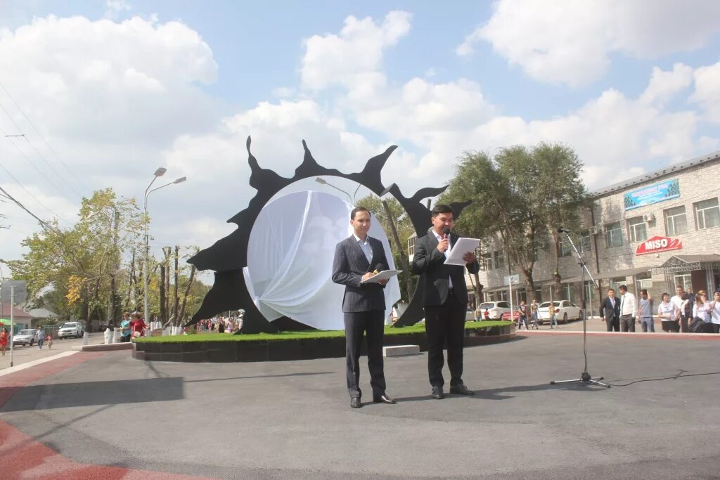 Караганда цой. Монумент цою в караганде. памятник виктору цою в караганде. памятник цою курган караганда. аллея цоя в караганде.