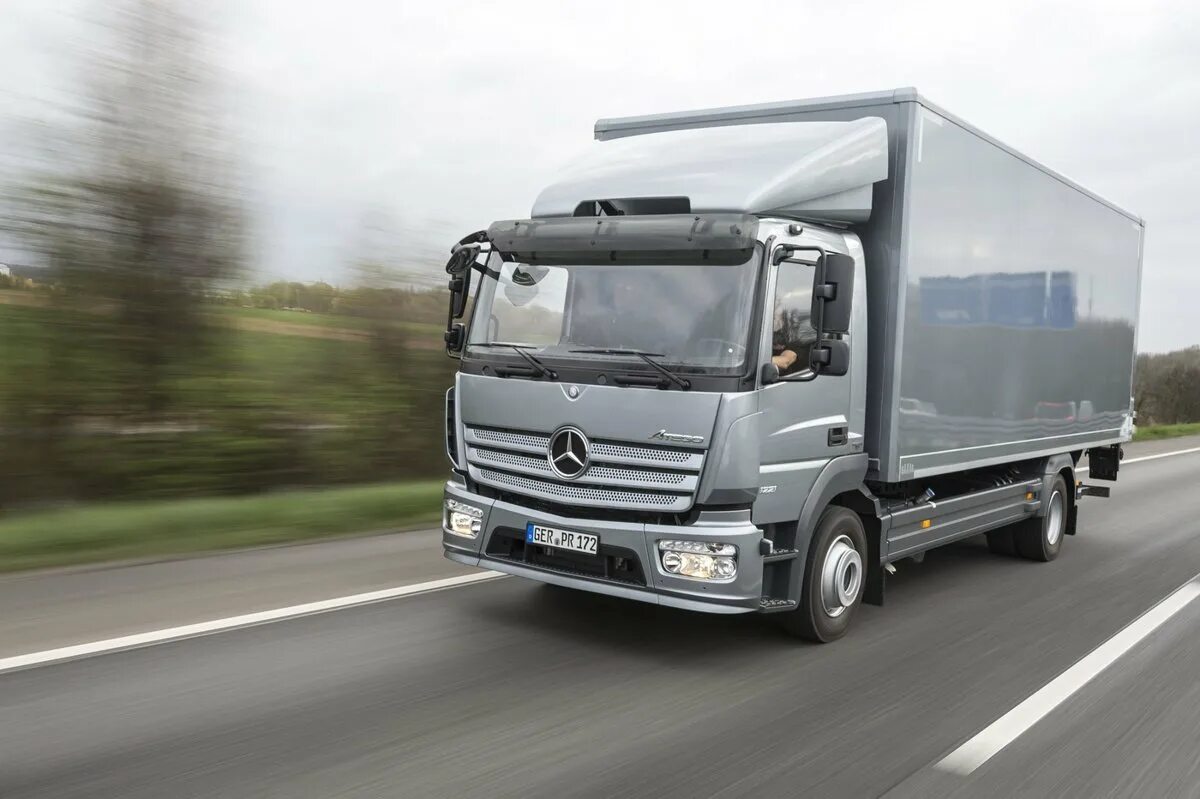 Грузовики до 12 тонн. Mercedes-Benz Atego 815. Мерседес Бенц Атего. Мерседес Атего 5 тонник. Грузовик Мерседес Бенц Атего.