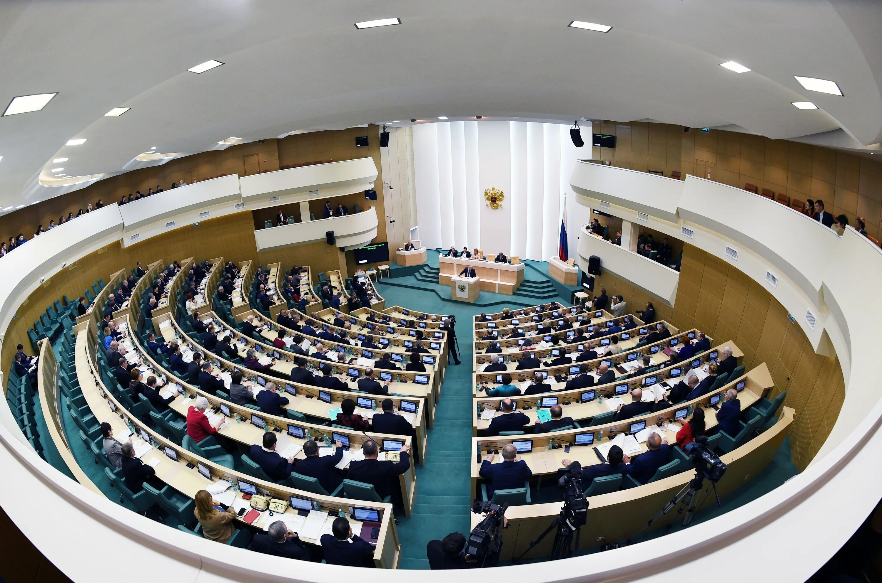 Совет федерации примет. Парламент-Федеральное собрание (верхняя палата:совет Федерации). Совет Федерации парламент Российской Федерации. Палата парламента совет Федерации. Совет Федерации верхняя палата.