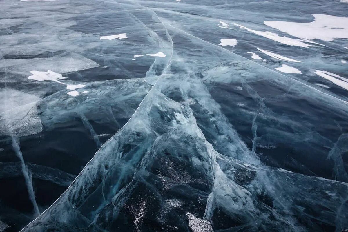 Сколько лед на байкале. Игольчатый лед на Байкале. Темный лед Байкала. Ледовые кольца на Байкале. Необычные явления на Байкале.