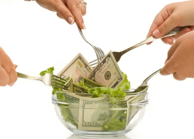 денежная еда. еда и деньги. еда и деньги. деньги на продукты. деньги на блюде.