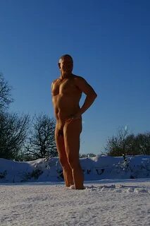 Nude male in snow.JPG. 