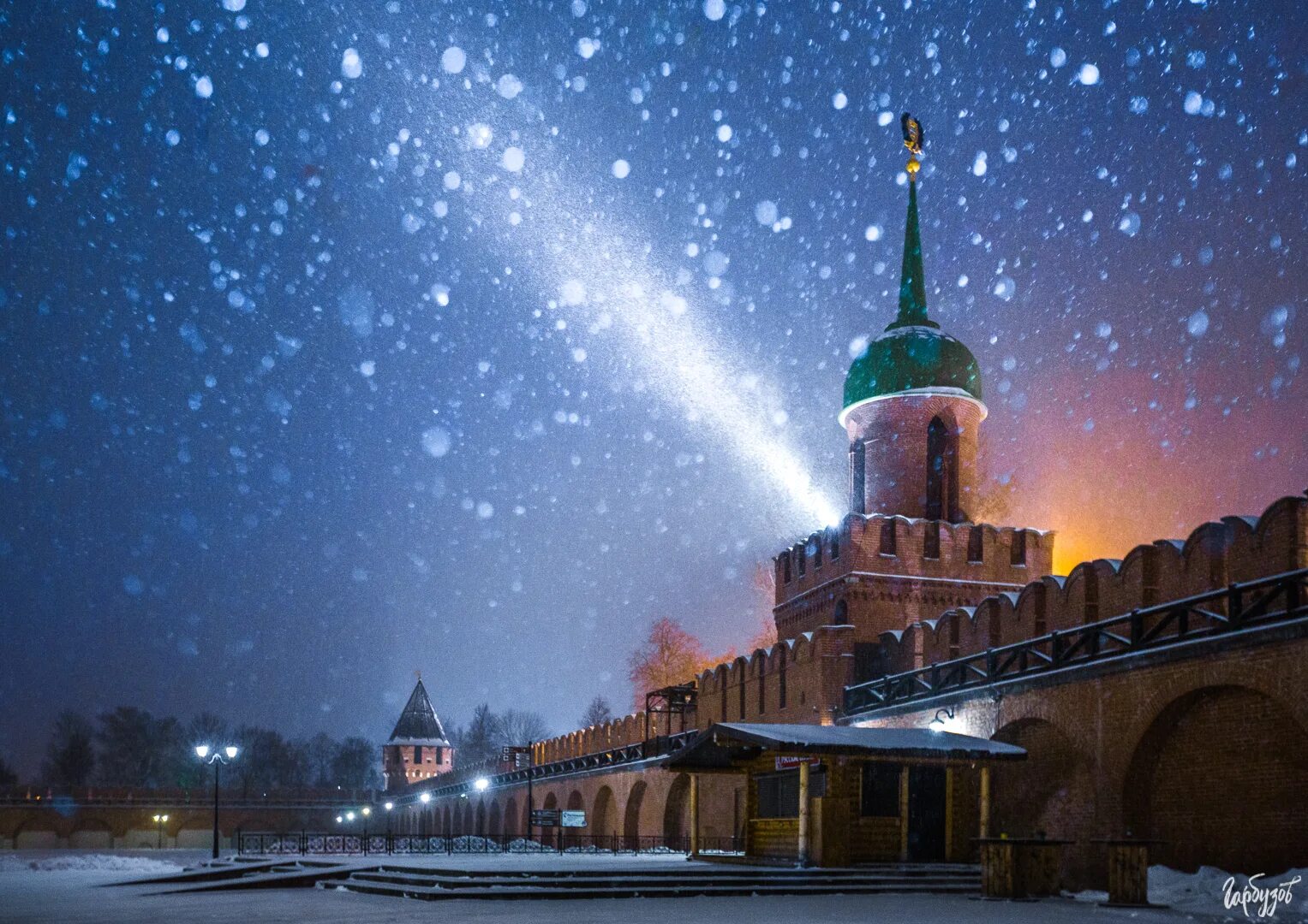 Тула кремль улица. Тульский кремль тула. ночной тульский кремль. тульский кремль гарбузов. спасская башня тульского кремля.