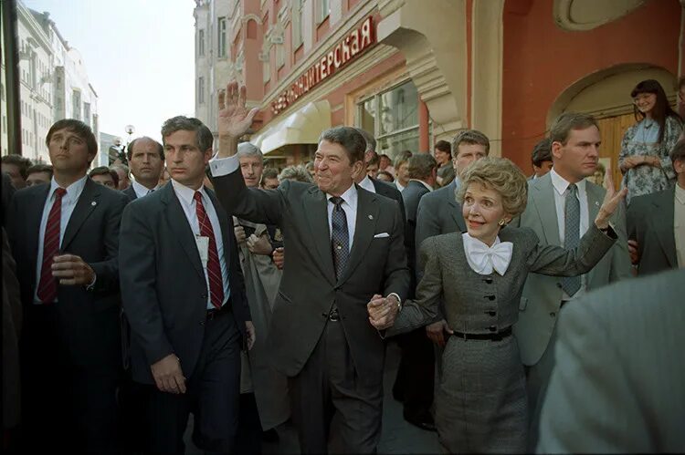 Горбачев и Рейган Москва 1988. Визит Рейгана в Москву 1988. Визит Горбачева Рональд Рейган. Встреча Горбачева и Рейгана в Москве 1988.