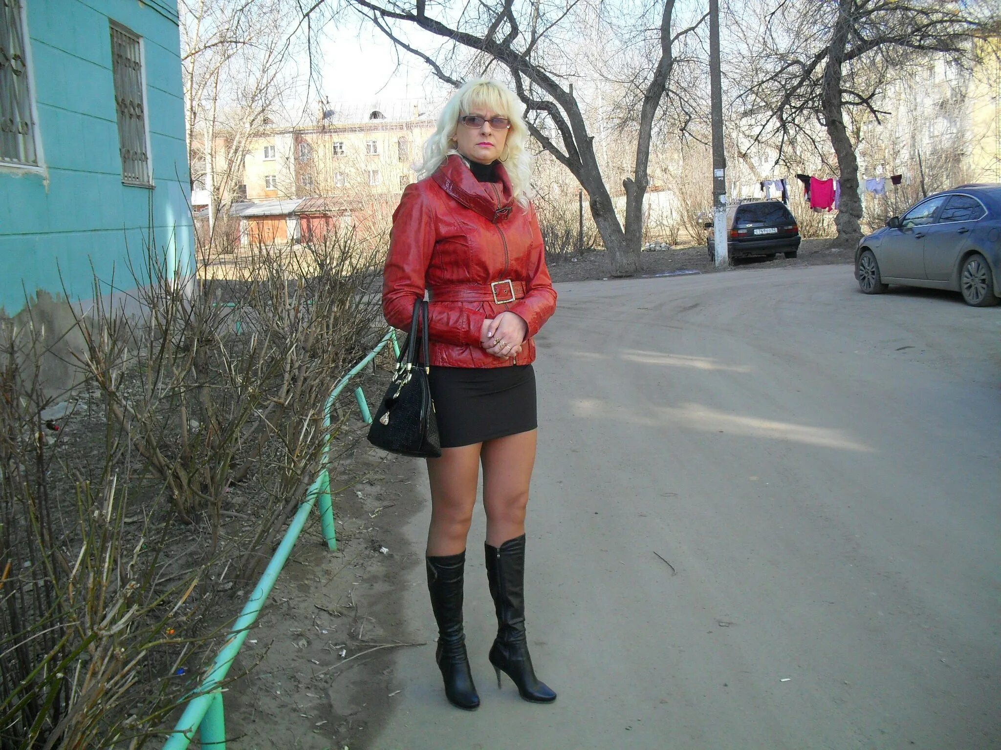русскую на улице зрелка. взрослые дамы на улице. женщина за 40 в мини юбке частное. дамы в возрасте без комплексов. русскую на улице зрелка.