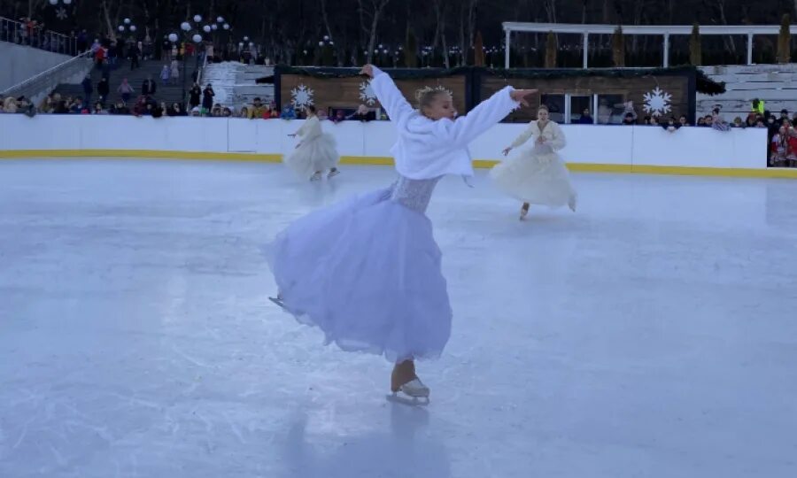 Каток преображенский красноярск. Каток железный лед. Каток железный лед. Каток останкино 2022. Каток серебряный лёд, москва.